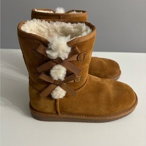 Koolaburra by UGG, Victoria Short Boot, Chestnut, Size 4, New/Never Worn